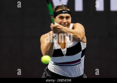 Aryna Sabalenka aus Weißrussland gibt den Ball an Ekaterina Alexandrova aus Russland während ihres WTA St. Petersburg Ladies Trophy 2019 Tennisspiels am 1. Februar 2019 in Sankt Petersburg, Russland, zurück. (Foto von Mike Kireev/NurPhoto) Stockfoto