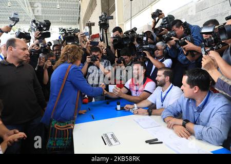 Präsidentschaftskandidatin Sandra Torres von der politischen Partei National Unity of Hope (UNE) stimmt während der zweiten Wahlrunde in Guatemala-Stadt, Guatemala, 11. August 2019 in einem Wahllokal ab (Foto: Aurora Samperio/NurPhoto) Stockfoto