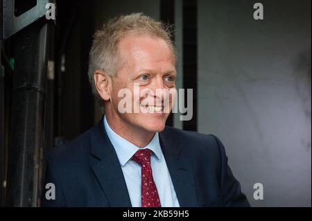 Der liberaldemokratische Abgeordnete Phillip Lee spricht mit Tausenden von pro-EU-Demonstranten, die zu einer parteiübergreifenden Kundgebung auf dem Parliament Square zusammengekommen sind, die von der People's Vote Campaign am 04. September 2019 in London, England, organisiert wurde. Protest gegen Boris Johnsons Brexit-Strategie, die den Austritt aus der EU am 31. Oktober 2019 mit oder ohne Austrittsabkommen beinhaltet. (Foto von Wiktor Szymanowicz/NurPhoto) Stockfoto