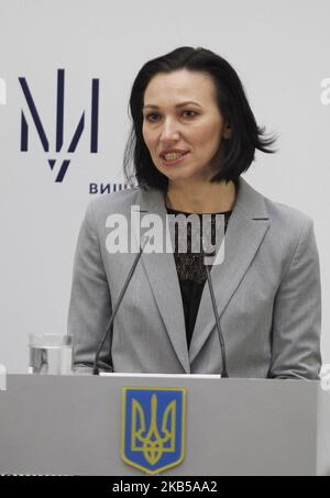 Die Leiterin des Hohen Antikorruptionsgerichts der Ukraine (HACC), Richterin Olena Tanasevych, spricht am 05. September 2019 während einer Pressekonferenz über den Beginn der Arbeit des Hohen Antikorruptionsgerichts der Ukraine in Kiew, Ukraine. Das hohe Antikorruptionsgericht (HACC) hat am 5. September 2019 seine Arbeit in der Ukraine aufgenommen. Die Richterin Olena Tanasevych wurde während der geheimen Abstimmung auf einer Sitzung der Richter des HACC am 07. Mai 2019 zur Vorsitzenden des Hohen Antikorruptionsgerichts der Ukraine gewählt. Am 8. Juli 2019 legte der ukrainische Präsident Wolodymyr Zelenski dem Werchowna Rada-Gesetzentwurf Nr. 10 vor Stockfoto