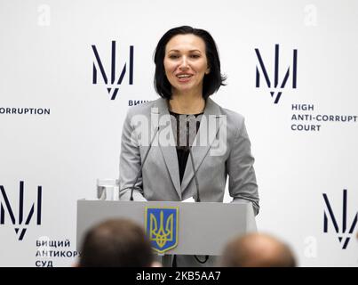 Die Leiterin des Hohen Antikorruptionsgerichts der Ukraine (HACC), Richterin Olena Tanasevych, spricht am 05. September 2019 während einer Pressekonferenz über den Beginn der Arbeit des Hohen Antikorruptionsgerichts der Ukraine in Kiew, Ukraine. Das hohe Antikorruptionsgericht (HACC) hat am 5. September 2019 seine Arbeit in der Ukraine aufgenommen. Die Richterin Olena Tanasevych wurde während der geheimen Abstimmung auf einer Sitzung der Richter des HACC am 07. Mai 2019 zur Vorsitzenden des Hohen Antikorruptionsgerichts der Ukraine gewählt. Am 8. Juli 2019 legte der ukrainische Präsident Wolodymyr Zelenski dem Werchowna Rada-Gesetzentwurf Nr. 10 vor Stockfoto