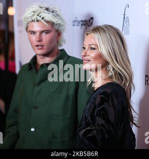 MANHATTAN, NEW YORK CITY, NEW YORK, USA - 05. SEPTEMBER: Jordan Barrett und Kate Moss kommen bei den 2019 Fashion Media Awards der Daily Front Row an, die am 5. September 2019 im Rainbow Room des Rockefeller Center in Manhattan, New York City, New York, USA, abgehalten wurden. (Foto von Xavier Collin/Image Press Agency/NurPhoto) Stockfoto