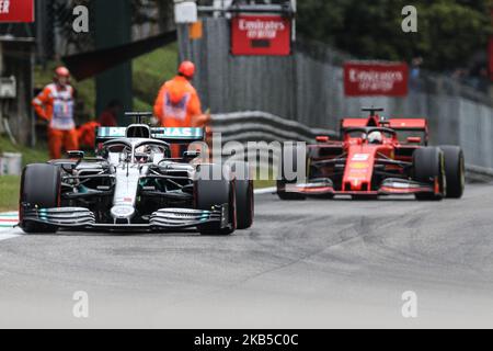 Lewis Hamilton fährt den (44) Mercedes AMG Petronas Motorsport und Sebastian Vettel fährt die (5) Scuderia Ferrari Mission winnow auf Kurs beim Training für den Großen Preis der Formel 1 von Italien am Autodromo di Monza am 6. September 2019 in Monza, Italien. (Foto von Emmanuele Ciancaglini/NurPhoto) Stockfoto