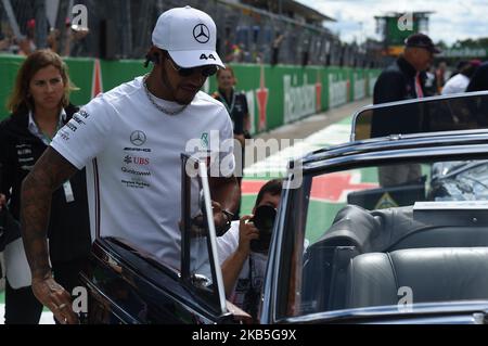 Der englische fünfmal-Weltmeister Lewis Hamilton vom deutschen Team Mercedes-AMG Petronas Motosport fährt mit seinem einsitzigen Mercedes W10, während der Ausgabe 90. des italienischen GP, 16. Etappe der Formel-1-Weltmeisterschaft, auf dem Monza Eni Circuit (Autodromo Nazionale di Monza), Italien (Foto: Andrea Diodato/NurPhoto) Stockfoto
