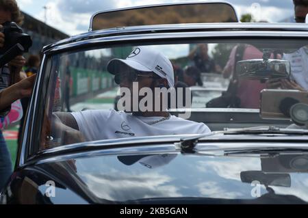 Der englische fünfmal-Weltmeister Lewis Hamilton vom deutschen Team Mercedes-AMG Petronas Motosport fährt mit seinem einsitzigen Mercedes W10, während der Ausgabe 90. des italienischen GP, 16. Etappe der Formel-1-Weltmeisterschaft, auf dem Monza Eni Circuit (Autodromo Nazionale di Monza), Italien (Foto: Andrea Diodato/NurPhoto) Stockfoto