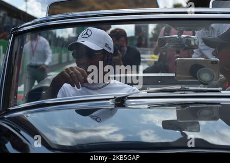 Der englische fünfmal-Weltmeister Lewis Hamilton vom deutschen Team Mercedes-AMG Petronas Motosport fährt mit seinem einsitzigen Mercedes W10, während der Ausgabe 90. des italienischen GP, 16. Etappe der Formel-1-Weltmeisterschaft, auf dem Monza Eni Circuit (Autodromo Nazionale di Monza), Italien (Foto: Andrea Diodato/NurPhoto) Stockfoto