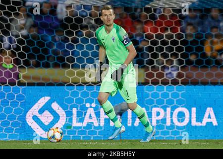 Lukas Hradecky aus Finnland im Einsatz während des UEFA Euro 2020-Qualifikationsspiel zwischen Finnland und Italien am 8. September 2019 im Ratina-Stadion in Tampere, Finnland. (Foto von Mike Kireev/NurPhoto) Stockfoto