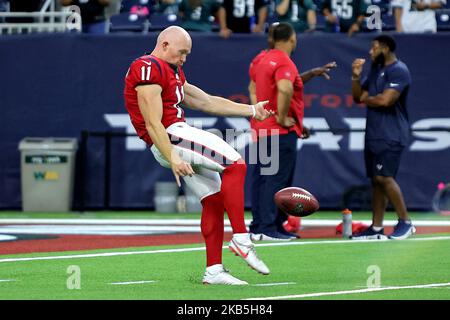 Houston, Texas, USA. 3.. November 2022. Der Houston Texans-Spieler Cameron Johnston (11) erwärmt sich vor dem Spiel zwischen den Houston Texans und den Philadelphia Eagles am 3. November 2022 im NRG Stadium in Houston, TX. (Bild: © Erik Williams/ZUMA Press Wire) Stockfoto