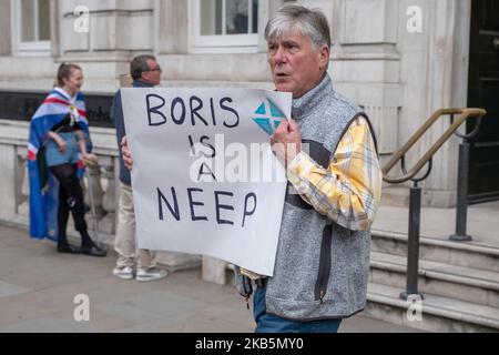 Anti-Brexit-Demonstranten vor dem Kabinett nach der Ankündigung einer fünfwöchigen Schließung des Parlaments 10. September 2019, London, Großbritannien (Foto: Robin Pope/NurPhoto) Stockfoto