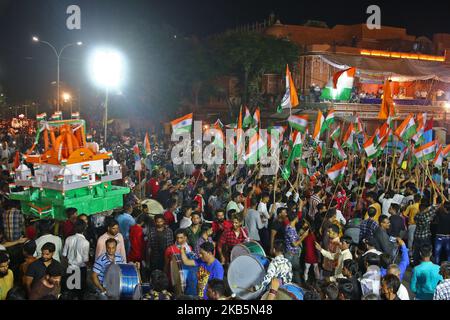 Indische muslime tragen Tazias, während sie an einer Muharram-Prozession in der ummauerten Stadt Jaipur, Rajasthan, Indien, am 10,2019. September teilnehmen. In den ersten zehn Tagen des Muharram, dem ersten Monat des islamischen Kalenders, trauern schiitische Muslime zum Gedenken an das Martyrium des Imam Hussain, des Enkels des Propheten Mohammed, der 680 n. Chr. in einer Schlacht getötet wurde. (Foto: Vishal Bhatnagar/NurPhoto) (Foto: Vishal Bhatnagar/NurPhoto) Stockfoto