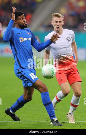 Bukarest, Rumänien. 03.. November 2022. Malcom Edjouma und Flynn Downes während des UEFA Europa Conference League-Spiels FCSB gegen West Ham United in der Arena Națională, Bukarest, Rumänien, 3.. November 2022 (Foto von Stefan Constantin/Nachrichtenbilder) Credit: News Images LTD/Alamy Live News Stockfoto