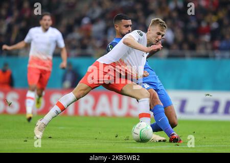 Bukarest, Rumänien. 03.. November 2022. Flynn Downes und Rachid Bouhenna während des UEFA Europa Conference League-Spiels FCSB gegen West Ham United in der Arena Națională, Bukarest, Rumänien, 3.. November 2022 (Foto von Stefan Constantin/Nachrichtenbilder) Credit: News Images LTD/Alamy Live News Stockfoto