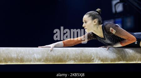 LIVERPOOL - Naomi Visser während des Allround-Finales der Frauen bei den Weltmeisterschaften der Gymnastik in Liverpool. ANP IRIS VAN DEN BROEK Stockfoto