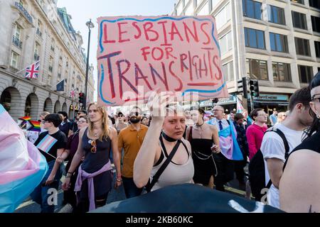 Tausende Transgender-Menschen und ihre Unterstützer nehmen am 14. September 2019 in London, England, an dem ersten trans Pride-marsch durch die Straßen der britischen Hauptstadt Teil. (Foto von Wiktor Szymanowicz/NurPhoto) Stockfoto