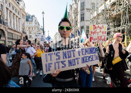 Tausende Transgender-Menschen und ihre Unterstützer nehmen am 14. September 2019 in London, England, an dem ersten trans Pride-marsch durch die Straßen der britischen Hauptstadt Teil. (Foto von Wiktor Szymanowicz/NurPhoto) Stockfoto