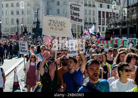 Tausende Transgender-Menschen und ihre Unterstützer nehmen am 14. September 2019 in London, England, an dem ersten trans Pride-marsch durch die Straßen der britischen Hauptstadt Teil. (Foto von Wiktor Szymanowicz/NurPhoto) Stockfoto