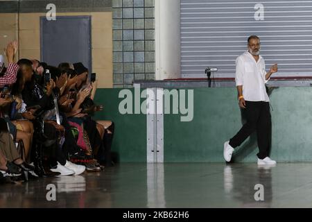 Ashish begrüßt das Publikum nach seiner Frühjahr/Sommer 2020 Kollektion Show während London Fashion Weak im British Fashion Council Show Space in London am 15. September 2019. (Foto von Dominika Zarzycka/NurPhoto) Stockfoto