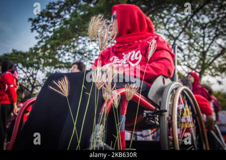 Am 15. September 2019 nehmen zahlreiche Teilnehmer mit Behinderungen am Dancing on the Street in Semarang, Zentraljava, Indonesien, Teil. Die Veranstaltung wurde durchgeführt, um das Verständnis von Behindertenfragen zu fördern und Unterstützung für die würde, Rechte und das Wohlergehen von Menschen mit Behinderungen zu mobilisieren. (Foto von WF Sihardian/NurPhoto) Stockfoto