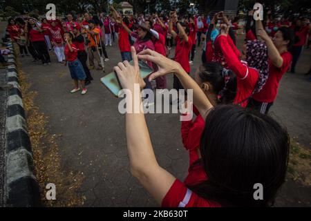 Am 15. September 2019 nehmen zahlreiche Teilnehmer mit Behinderungen am Dancing on the Street in Semarang, Zentraljava, Indonesien, Teil. Die Veranstaltung wurde durchgeführt, um das Verständnis von Behindertenfragen zu fördern und Unterstützung für die würde, Rechte und das Wohlergehen von Menschen mit Behinderungen zu mobilisieren. (Foto von WF Sihardian/NurPhoto) Stockfoto