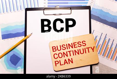 Papier mit den Worten „BCP Business Continuity Plan“. Stockfoto