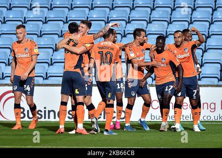 Oldham's Christopher Missilou feiert das Tor seiner Seite beim Eröffnungsspiel der Sky Bet League 2 zwischen Scunthorpe United und Oldham Athletic am Dienstag, den 17.. September 2019 im Glanford Park, Scunthorpe. (Foto von Eddie Garvey/MI News/NurPhoto) Stockfoto