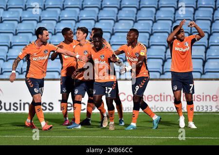 Oldham's Christopher Missilou feiert das Tor seiner Seite beim Eröffnungsspiel der Sky Bet League 2 zwischen Scunthorpe United und Oldham Athletic am Dienstag, den 17.. September 2019 im Glanford Park, Scunthorpe. (Foto von Eddie Garvey/MI News/NurPhoto) Stockfoto