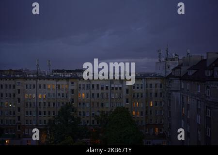 Ein Blick nach Süden über das Stadtzentrum ist in der Abenddämmerung in Warschau, Polen, am 18. September 2019 zu sehen. (Foto von Jaap Arriens/NurPhoto) Stockfoto