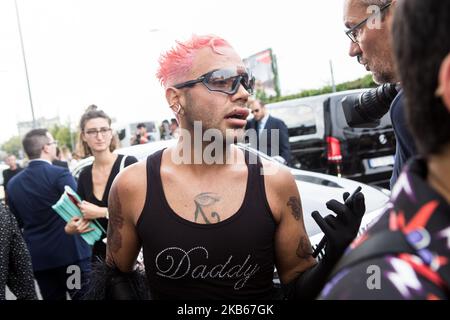 Gast außerhalb von Prada auf der Milan Fashion Week, Mailand, Italien, am 18 2019. September (Foto von Mairo Cinquetti/NurPhoto) Stockfoto