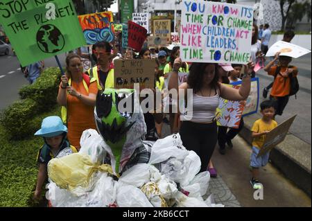 Umweltaktivisten nehmen am Global Strike 4 Climate Event in Bangkok, Thailand, am 20. September 2019 Teil. (Foto von Anusak Laowias/NurPhoto) Stockfoto