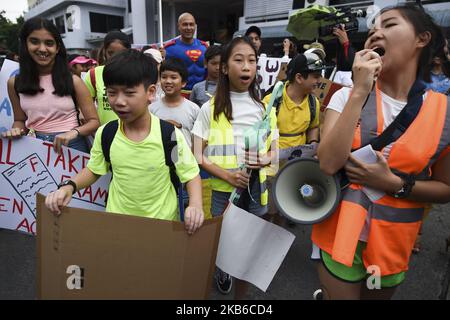 Umweltaktivisten nehmen am Global Strike 4 Climate Event in Bangkok, Thailand, am 20. September 2019 Teil. (Foto von Anusak Laowias/NurPhoto) Stockfoto