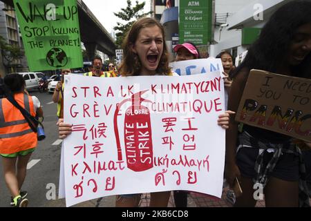 Umweltaktivisten nehmen am Global Strike 4 Climate Event in Bangkok, Thailand, am 20. September 2019 Teil. (Foto von Anusak Laowias/NurPhoto) Stockfoto