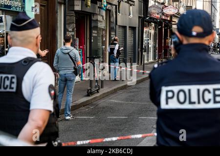 Die Polizei arbeitet daran, einen Mann zu verhaften, der am 20. September 2019 in der Paul-Bert-Straße in Lyon, Frankreich, einen Passanten erschoss. Die Elite-RAID-Einheit wurde gerufen, um im Haus des jungen Mannes einzugreifen, um ihn zu verhaften. (Foto von Nicolas Liponne/NurPhoto) Stockfoto