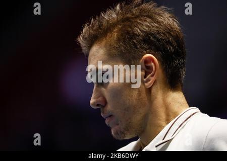 Egor Gerasimov aus Weißrussland schaut am 21. September 2019 in Sankt Petersburg, Russland, während seines ATP-Viertelfinalmatches St. Petersburg Open 2019 gegen Matteo Berrettini aus Italien zu. (Foto von Mike Kireev/NurPhoto) Stockfoto