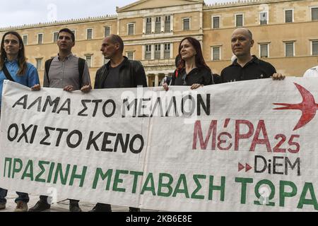 Yanis Varoufakis während einer Klimakundgebung des Global Strike 4 in Athen, Griechenland, am Freitag, den 20. September 2019. Umweltaktivisten nehmen an dem Klimaschutzstreik Teil, der zum Handeln gegen den Klimawandel aufruft. (Foto von Dimitris Lampropoulos/NurPhoto) Stockfoto