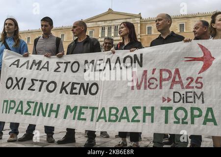 Yanis Varoufakis während einer Klimakundgebung des Global Strike 4 in Athen, Griechenland, am Freitag, den 20. September 2019. Umweltaktivisten nehmen an dem Klimaschutzstreik Teil, der zum Handeln gegen den Klimawandel aufruft. (Foto von Dimitris Lampropoulos/NurPhoto) Stockfoto