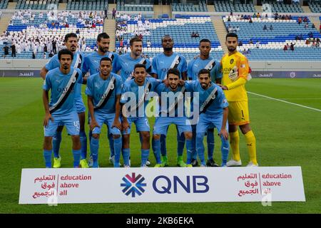 Das Al Sadd Team stellt sich für ein Teamfoto vor Al Sadd gegen Umm Salal in der QNB Stars League am 20 2019. September im Al Janoub Stadium, Katar, an. (Foto von Simon Holmes/NurPhoto) Stockfoto