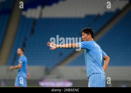 Jung Woo-Young orchestriert seine Teamkollegen für einen Freistoß während Al Sadd gegen Umm Salal in der QNB Stars League am 20 2019. September im Al Janoub Stadium, Katar. (Foto von Simon Holmes/NurPhoto) Stockfoto