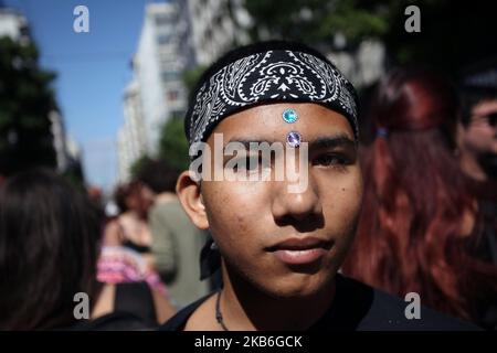 Protestkundgebung von LGBTQ-Mitgliedern und anderen Aktivisten ein Jahr nach der Tötung des schwulen Aktivisten Zak Kostopoulos am 21. September 2019 in Athen, Griechenland. ZAK Kostopoulos wurde am 21. September 2018 von dem Besitzer eines Juweliershodens und einem Passagier während eines Raubversuchs im Stadtzentrum von Athen zu Tode gelyncht. Amnesty International forderte eine transparente Untersuchung. (Foto von Giorgos Georgiou/NurPhoto) Stockfoto