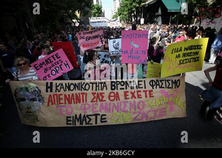 Protestkundgebung von LGBTQ-Mitgliedern und anderen Aktivisten ein Jahr nach der Tötung des schwulen Aktivisten Zak Kostopoulos am 21. September 2019 in Athen, Griechenland. ZAK Kostopoulos wurde am 21. September 2018 von dem Besitzer eines Juweliershodens und einem Passagier während eines Raubversuchs im Stadtzentrum von Athen zu Tode gelyncht. Amnesty International forderte eine transparente Untersuchung. (Foto von Giorgos Georgiou/NurPhoto) Stockfoto