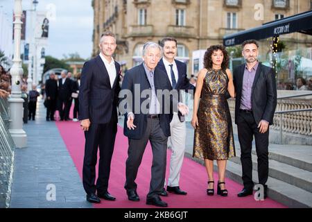 (L-R) Christos loulis, Costa Gavras, Alexandros Bourdoumis, Valeria Golino nimmt am 21. September 2019 beim Internationalen Filmfestival von San Sebastian 67. im Victoria Eugenia Theater am Donostia Award Teil. (Foto von Manuel Romano/NurPhoto) Stockfoto