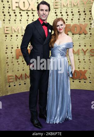 LOS ANGELES, KALIFORNIEN, USA - 22. SEPTEMBER: Sacha Baron Cohen und Isla Fisher kommen zu den jährlichen Primetime Emmy Awards 71. im Microsoft Theater L.A. an Live am 22. September 2019 in Los Angeles, California, USA. (Foto von Xavier Collin/Image Press Agency/NurPhoto) Stockfoto