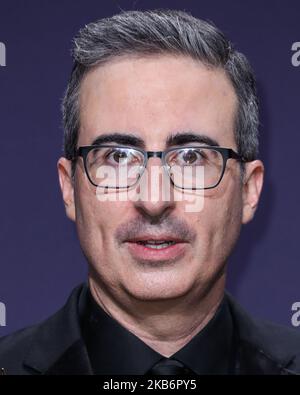 LOS ANGELES, KALIFORNIEN, USA - 22. SEPTEMBER: John Oliver posiert im Pressesaal bei den Annual Primetime Emmy Awards 71. im Microsoft Theater L.A. Live am 22. September 2019 in Los Angeles, California, USA. (Foto von Xavier Collin/Image Press Agency/NurPhoto) Stockfoto