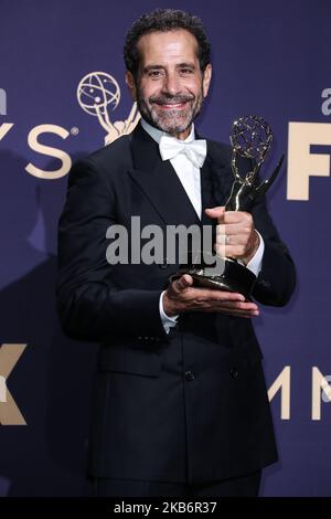 LOS ANGELES, KALIFORNIEN, USA - 22. SEPTEMBER: Tony Shalhoub posiert im Presseraum bei den Annual Primetime Emmy Awards 71., die im Microsoft Theater L.A. stattfinden Live am 22. September 2019 in Los Angeles, California, USA. (Foto von Xavier Collin/Image Press Agency/NurPhoto) Stockfoto