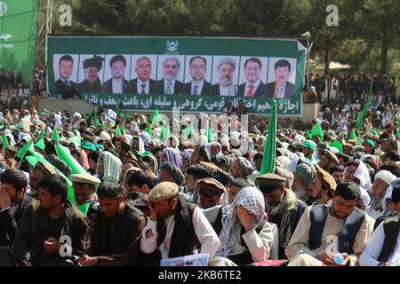 Unterstützer nehmen am 23. September 2019 am afghanischen Präsidentschaftskandidaten Dr. Abdullah Abdullah während einer Kampagne in der Provinz Badakhshan im Nordosten Afghanistans Teil. (Foto von Mohammad Sharif Shayeq/NurPhoto) Stockfoto