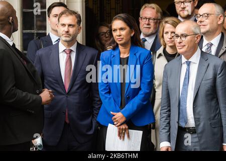 Die Rechtsanwalterin Gina Miller und ihr Rechtsteam vor dem Obersten Gerichtshof nach dem Urteil über die Klage gegen die Prorogation des Parlaments am 24. September 2019 in London, England. Der Oberste Gerichtshof entschied, dass die fünfwöchige Verunglisterung des Parlaments durch Premierminister Boris Johnson rechtswidrig sei. (Foto von Wiktor Szymanowicz/NurPhoto) Stockfoto