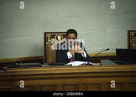 Der Vize-Präsident der venezolanischen Nationalversammlung, Edgar Zambrano, spricht während einer Sitzung der Nationalversammlung mit Anwesenheit regierungsfreundlicher Abgeordneten in Caracas am 24. September 2019. Edgar Zambrano, der führende Oppositionsvertreter, wurde im vergangenen 17. September nach seiner dramatischen Verhaftung durch Geheimdienstmitarbeiter aus dem Gefängnis entlassen, weil er einen gescheiterten Aufstand vom 30. April unterstützt hatte, der vom Oppositionsführer Juan Guaido organisiert wurde. (Foto von Jonathan Lanza/NurPhoto) Stockfoto