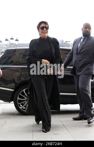 Kris Jenner sah am September27. 2019 zu ihrem Hotel The ritz in Paris, Frankreich, zurücklaufen. (Foto von Mehdi Taamallah / Nurphoto) Stockfoto