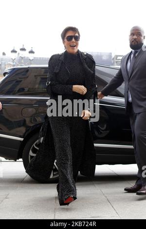 Kris Jenner sah am September27. 2019 zu ihrem Hotel The ritz in Paris, Frankreich, zurücklaufen. (Foto von Mehdi Taamallah / Nurphoto) Stockfoto