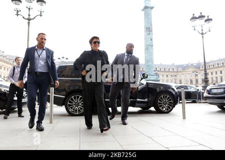 Kris Jenner sah am September27. 2019 zu ihrem Hotel The ritz in Paris, Frankreich, zurücklaufen. (Foto von Mehdi Taamallah / Nurphoto) Stockfoto