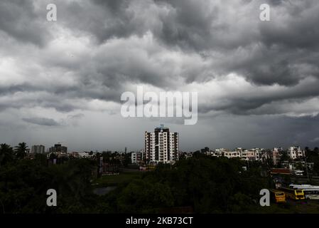 In Kalkutta, Indien, sind dichte Wolken zu sehen, 28. September 2019 (Foto: Indranil Aditya/NurPhoto) Stockfoto